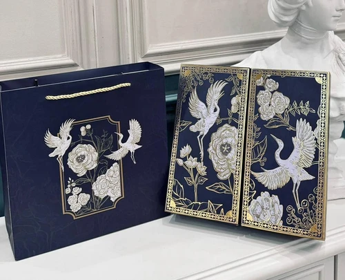 Hộp 4 Bánh Trung Thu Tân Dân Lợi Thiên Vũ Cát Tường