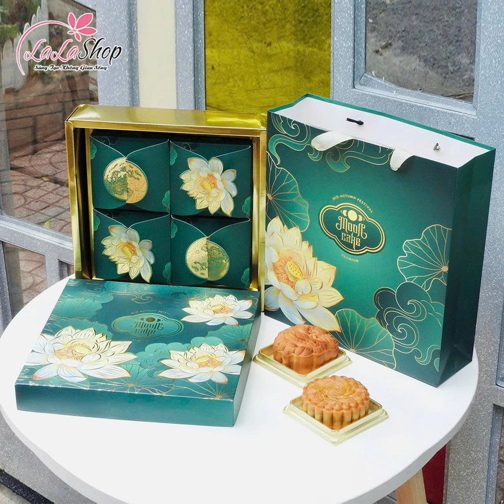 Hộp 4 Bánh Trung Thu Bạch Liên Tân Dân Lợi