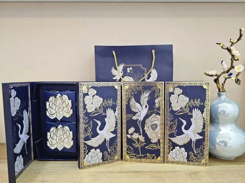 Hộp 4 Bánh Trung Thu Tân Dân Lợi Thiên Vũ Cát Tường