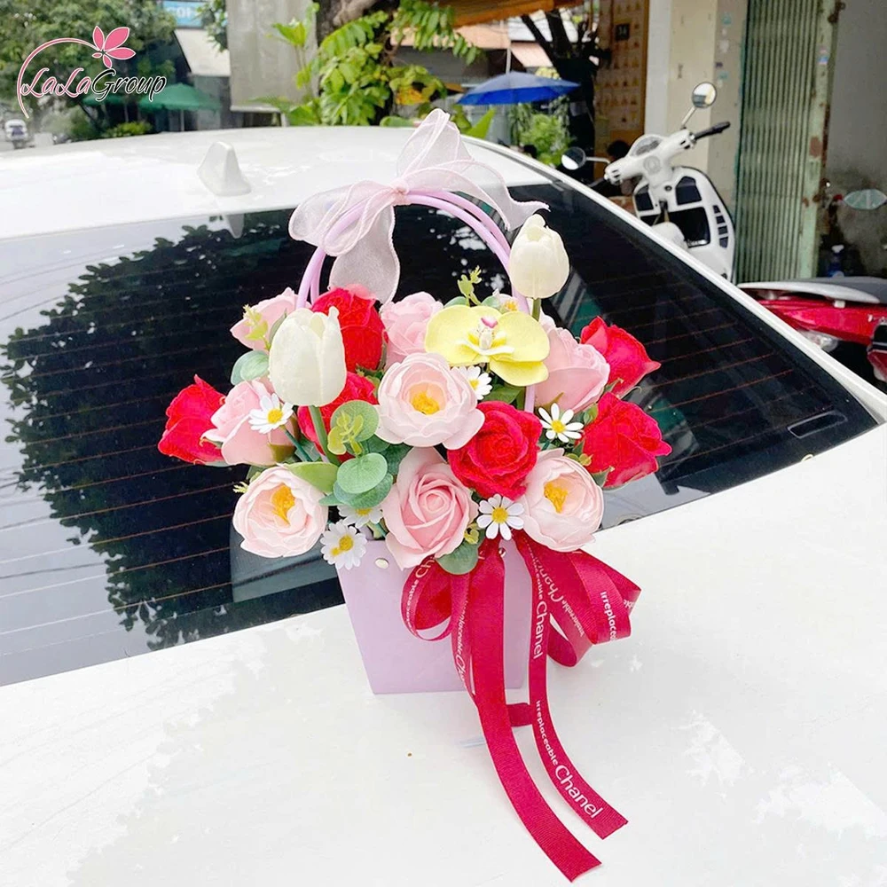 Giỏ hoa hồng sáp thơm mix nhiều loại hoa rực rỡ sắc màu