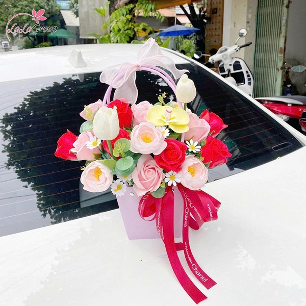 Giỏ hoa hồng sáp thơm mix nhiều loại hoa rực rỡ sắc màu