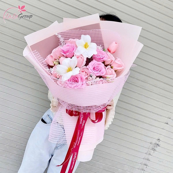 Bó hoa sáp thơm sắc hồng mix hoa tulip dịu dàng quà tăng ngọt ngào