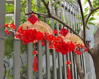 Cặp quạt cách điệu trang trí tone đỏ mừng xuân