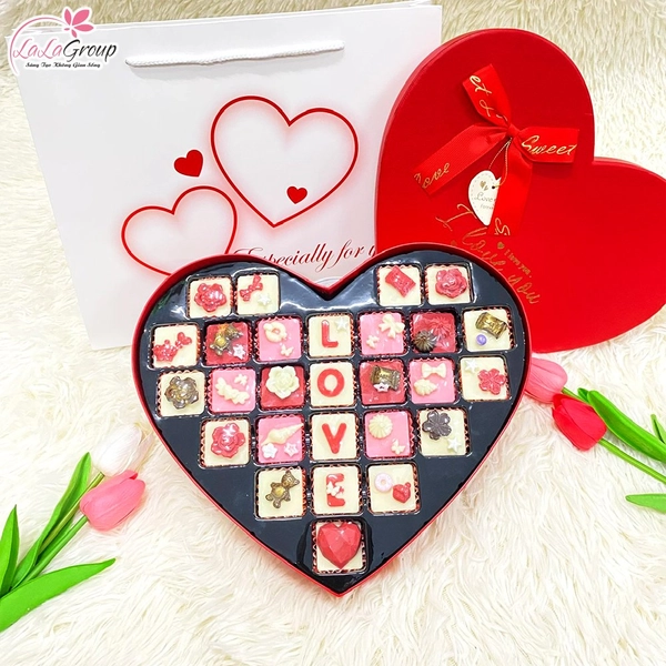 Hộp Socola tình yêu 27 viên 3D nổi cao cấp chữ love