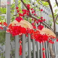 Quạt cách điệu trang trí tone đỏ mừng xuân