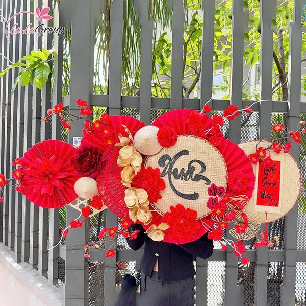 Mẹt quạt tone đỏ chữ Xuân trang trí tết ngang 1m