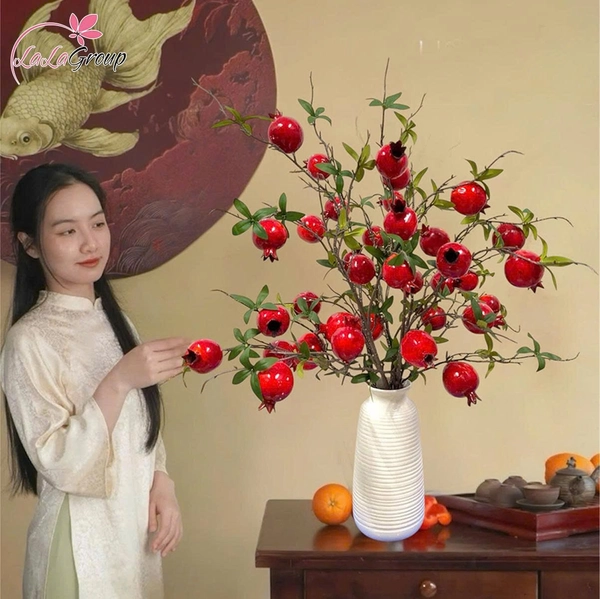 Bình hoa lựu đỏ cát tường