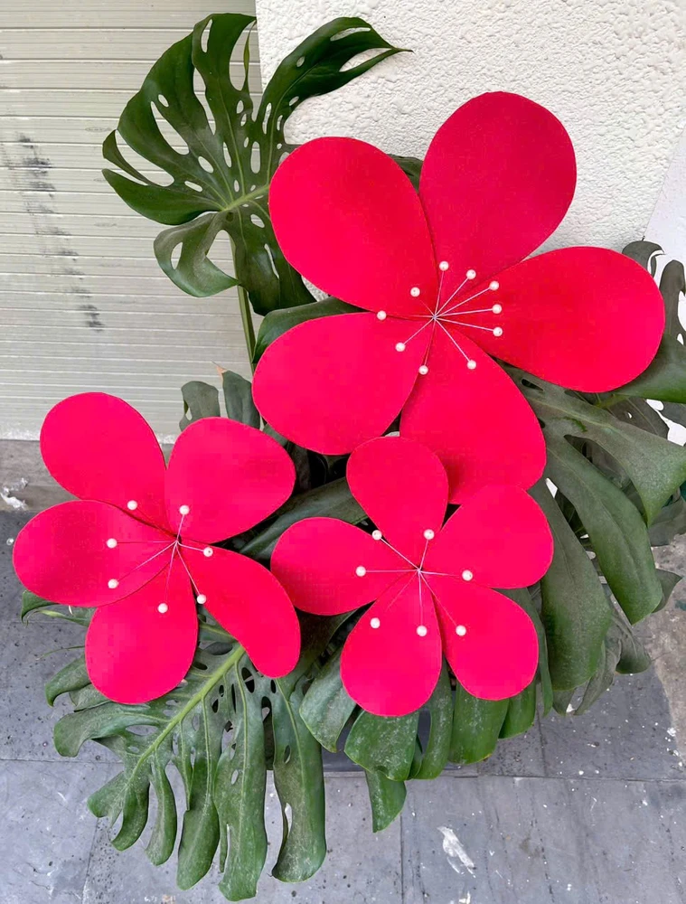 Hoa đào mút xốp màu đỏ nhụy ngọc trai trang trí tết