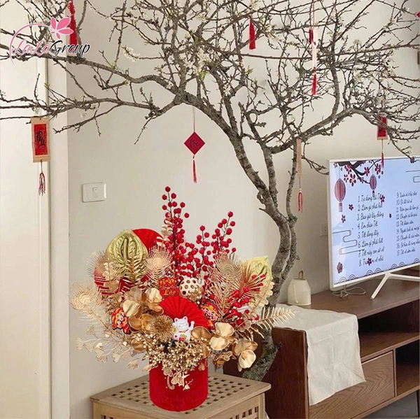 Bình hoa đào đông tài lộc và mèo thần tài