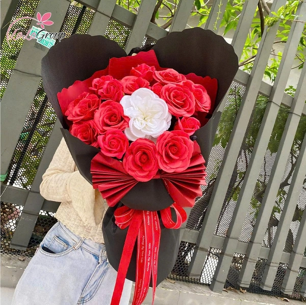 Bó hoa sáp thơm 20 hoa hồng 7 lớp mix các loại hoa xinh xắn ngọt ngào