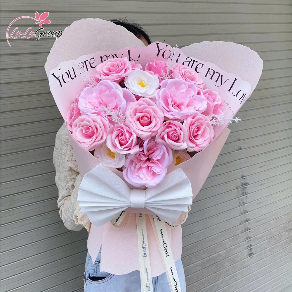 Bó hoa sáp thơm 20 hoa hồng 7 lớp mix các loại hoa xinh xắn ngọt ngào