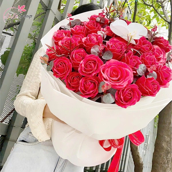 Bó hoa sáp thơm 50 hoa sắc đỏ mix hoa lan trắng món quà ngọt ngào