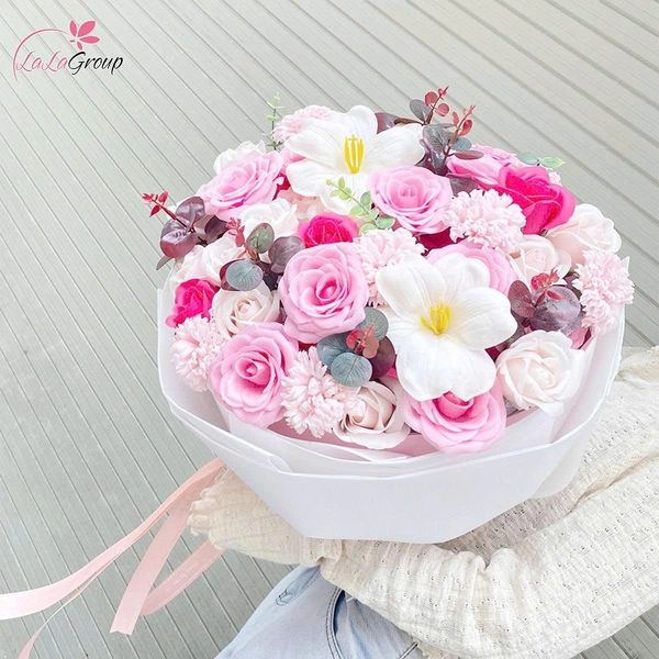Bó hoa sáp thơm 50 hoa sắc hồng mix hoa tulip trắng dịu dàng quà tặng xinh xắn