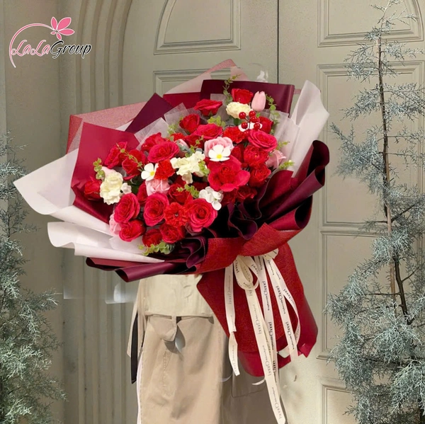 Bó hoa sáp thơm đỏ ngọt ngào mix hoa tulip