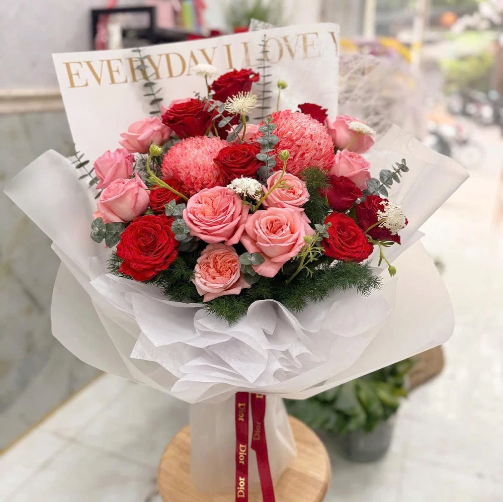 Bó Hoa Mẫu Đơn Mix Hoa Hồng Quà Tặng Thanh Lịch Và Tinh Tế