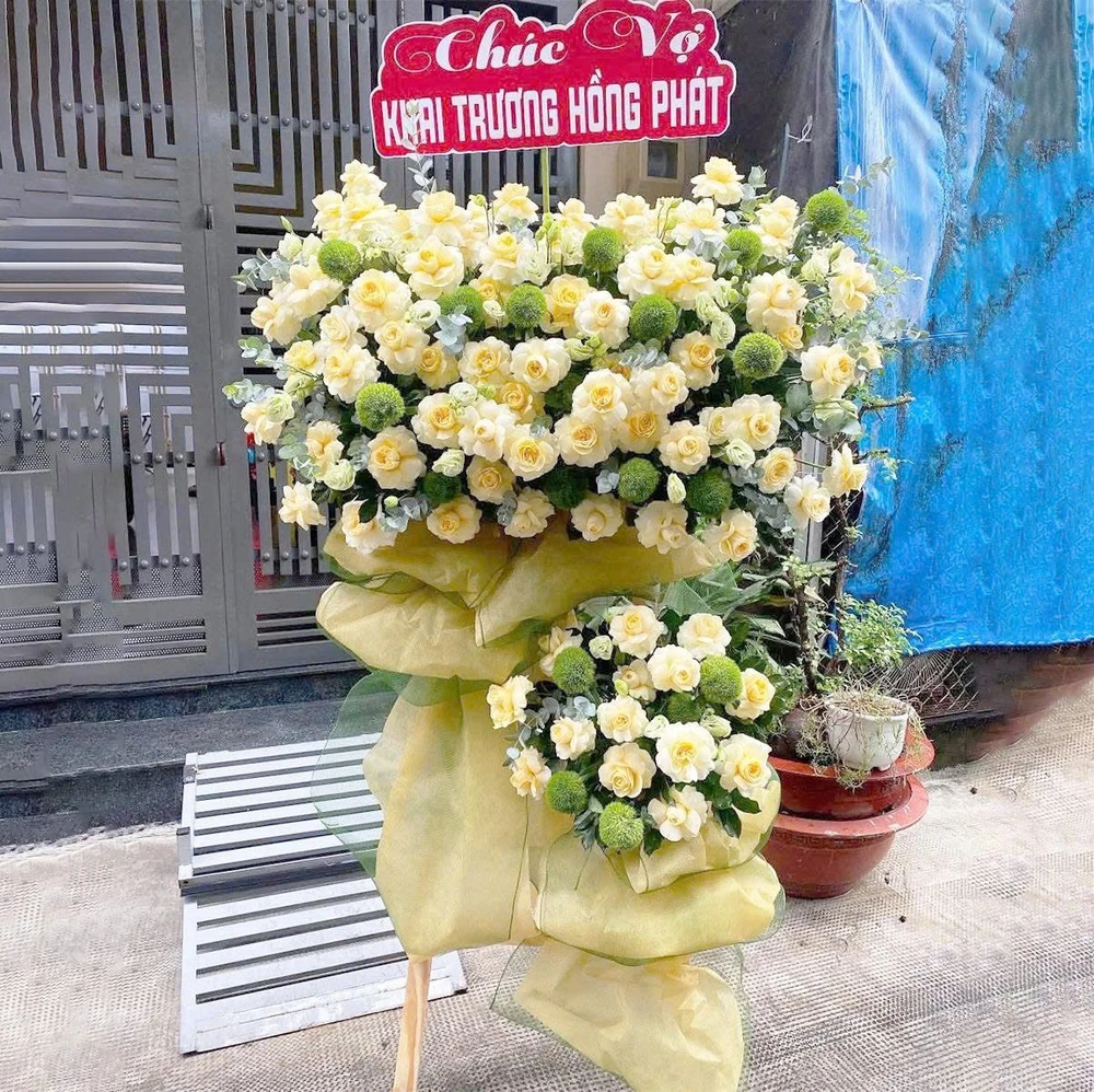 Kệ Hoa Chúc Mừng 2 Tầng Tone Vàng Nhẹ Nhàng Quà Tặng Tinh Tế Tài Lộc