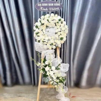 Kệ Hoa Chia Buồn 2 Tầng Vòng Tròn Hoa Hồng Trắng Thanh Khiết Nhẹ Nhàng