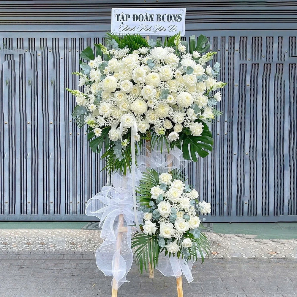 Kệ Hoa Chia Buồn Hoa Cúc Mẫu Đơn Mix Hoa Hồng Trắng Tinh Tế