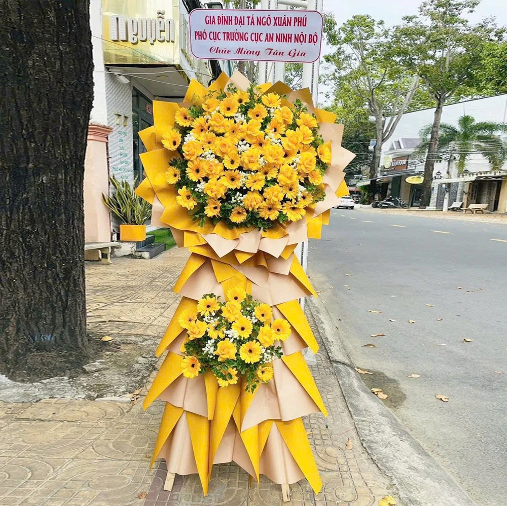 Kệ Hoa Khai Trương Mừng Sự Kiện 2 Tầng Tone Vàng Tài Lộc