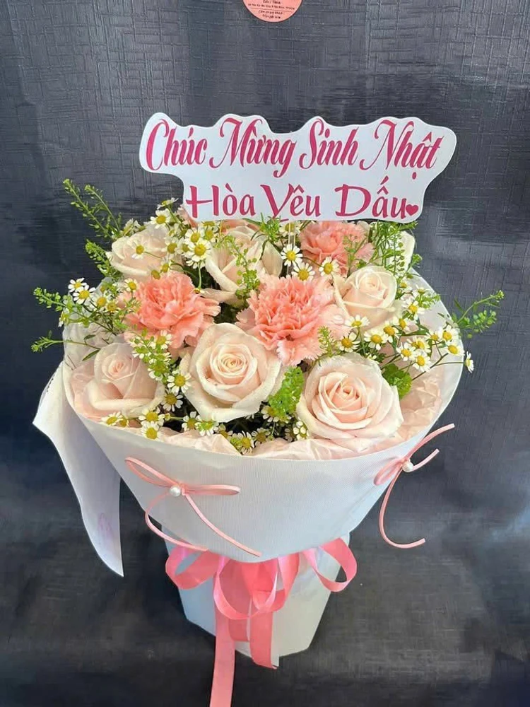 Bó Hoa Hồng Kem Mix Hoa Cẩm Chướng Hồng Dịu Dàng Xinh Xắn