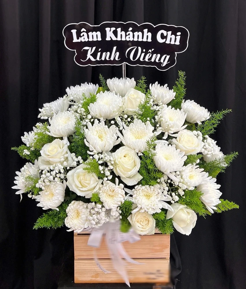 Giỏ Hoa Chia Buồn Hoa Hồng Mix Hoa Cúc Trắng Tinh Tế