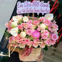 Giỏ Hoa Tươi Tone Hồng Hiện Đại Xinh Xắn