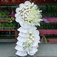 Kệ Hoa Chia Buồn 2 Tầng Hoa Cúc Mix Quạt Giấy Trắng Hiện Đại