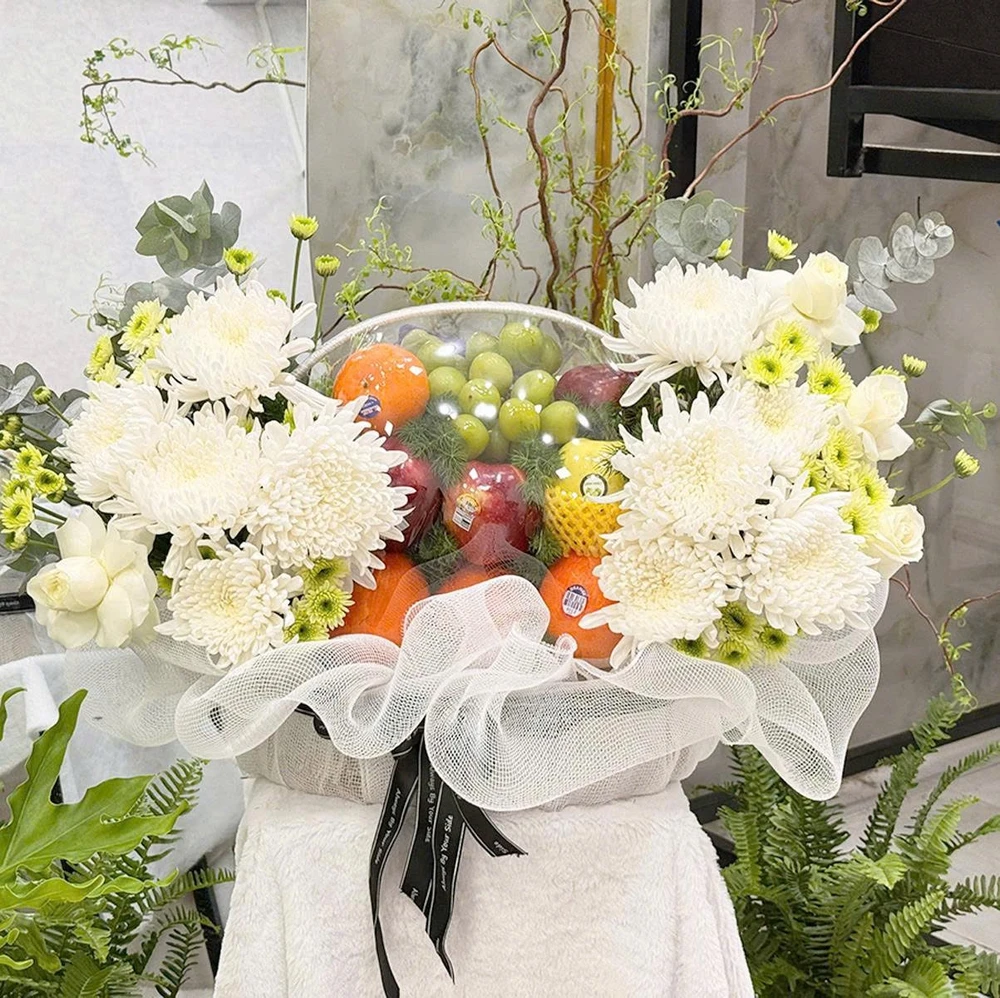 Giỏ Trái Cây Kính Viếng Mix Hoa Cúc Trắng