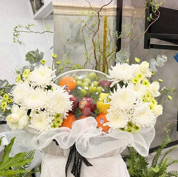 Giỏ Trái Cây Kính Viếng Mix Hoa Cúc Trắng