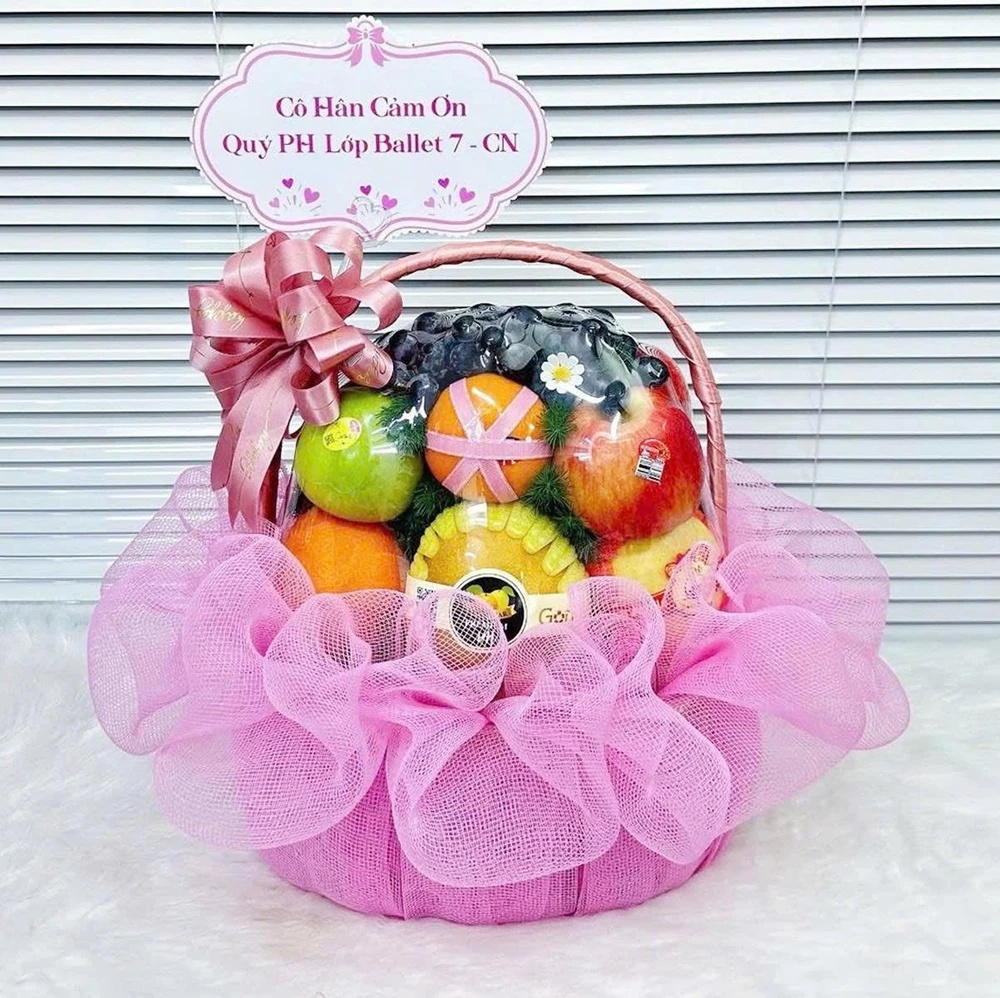 Giỏ Quà Tặng Trái Cây Nhập Khẩu Tone Hồng Nhẹ Nhàng Ngọt Ngào