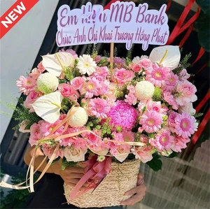 Giỏ Hoa Tươi Tone Hồng Hiện Đại Xinh Xắn