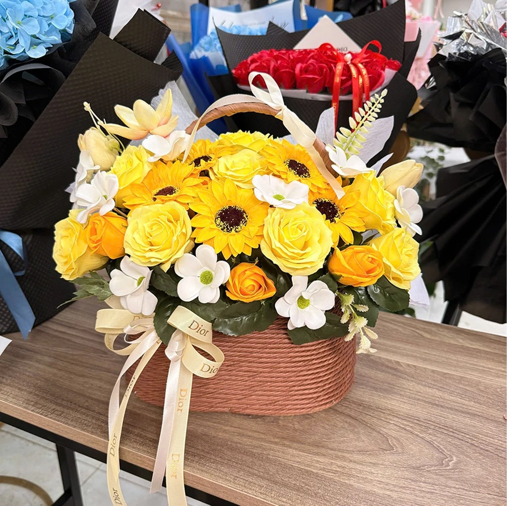 Giỏ Hoa Hồng Vàng Mix Hoa Hướng Dương Rực Rỡ