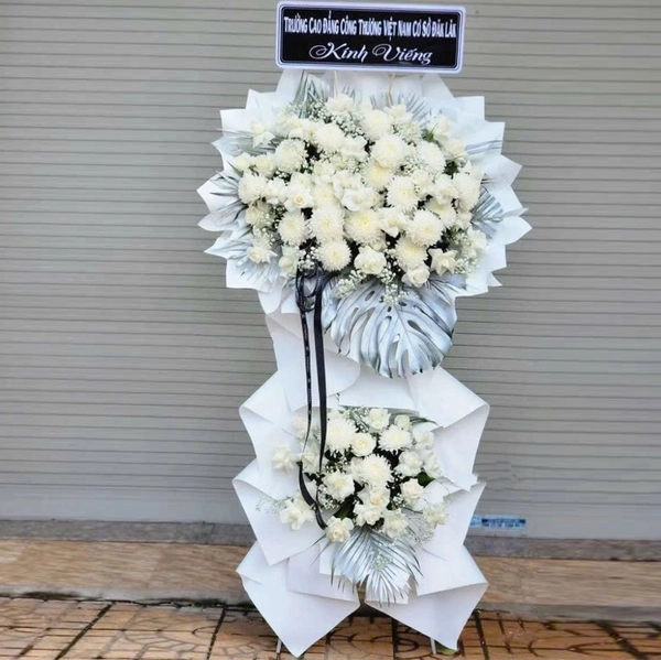 Kệ Hoa Chia Buồn Vòng Hoa Cúc Trắng Bình Yên