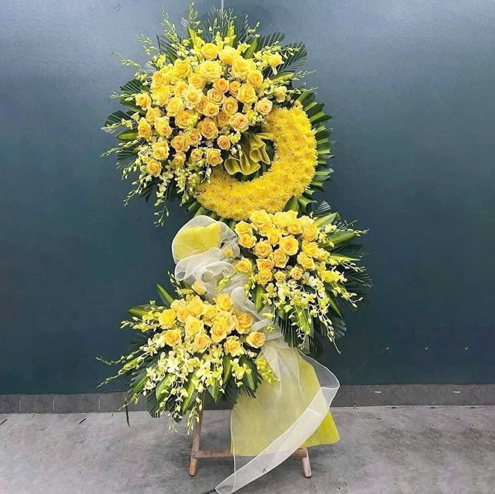 Kệ Hoa Chia Buồn Vòng Hoa Cúc Vàng 3 Tầng Thanh Lịch