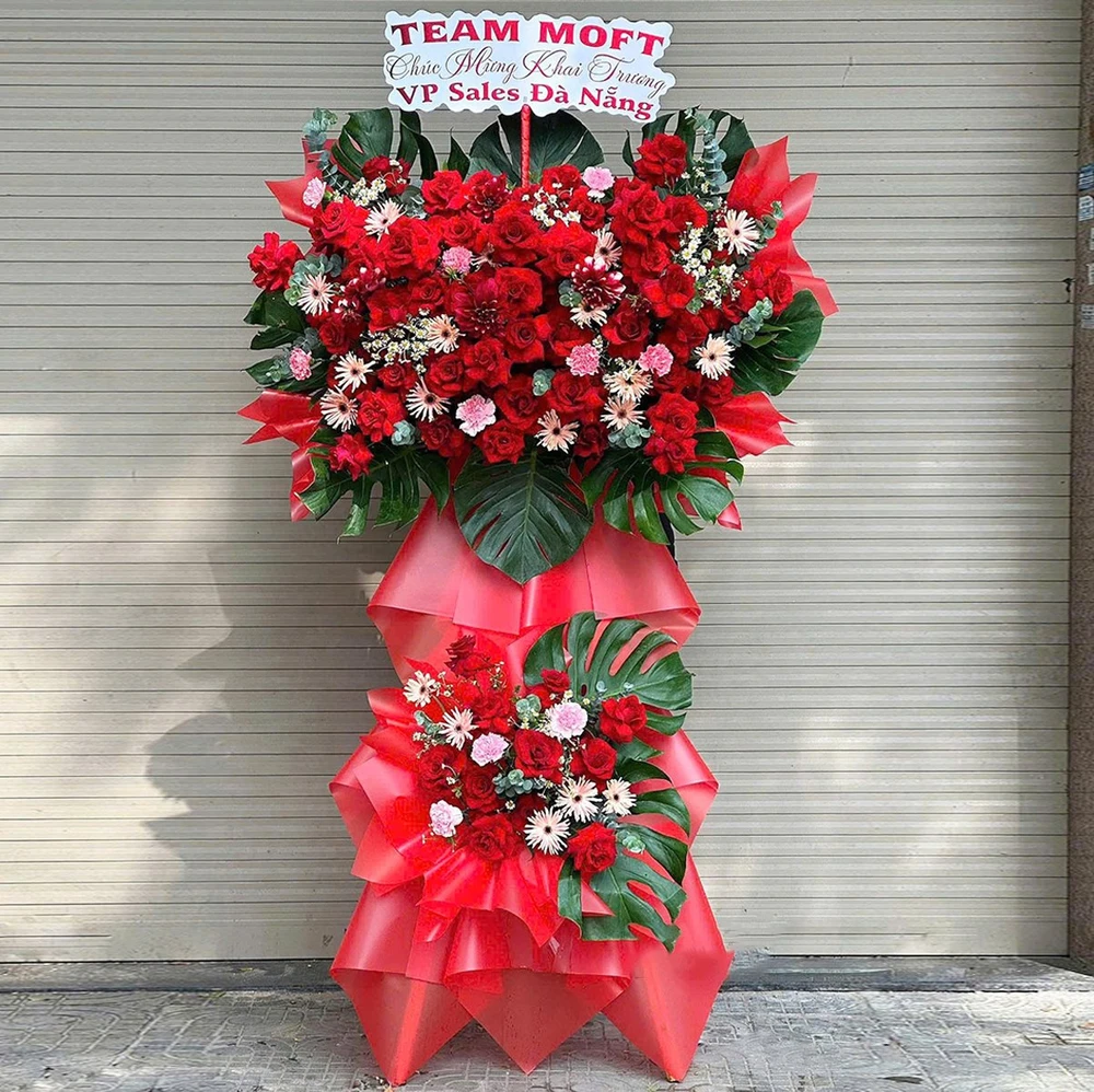 Kệ Hoa Khai Trương Tone Đỏ Mix Lá Xanh Hiện Đại