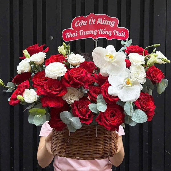 Giỏ Hoa Hồng Đỏ Tươi Thịnh Vượng