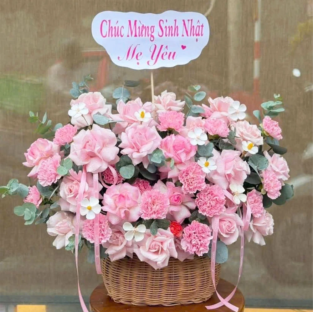 Giỏ Hoa Tươi Hoa Hồng Cẩm Chướng Dịu Dàng Sắc Hồng