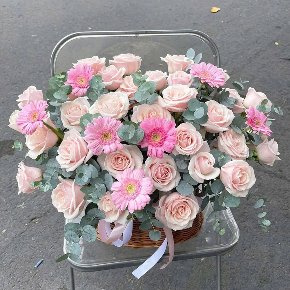 Giỏ Hoa Hồng Tươi Mix Cúc Đồng Tiền Hồng Pastel