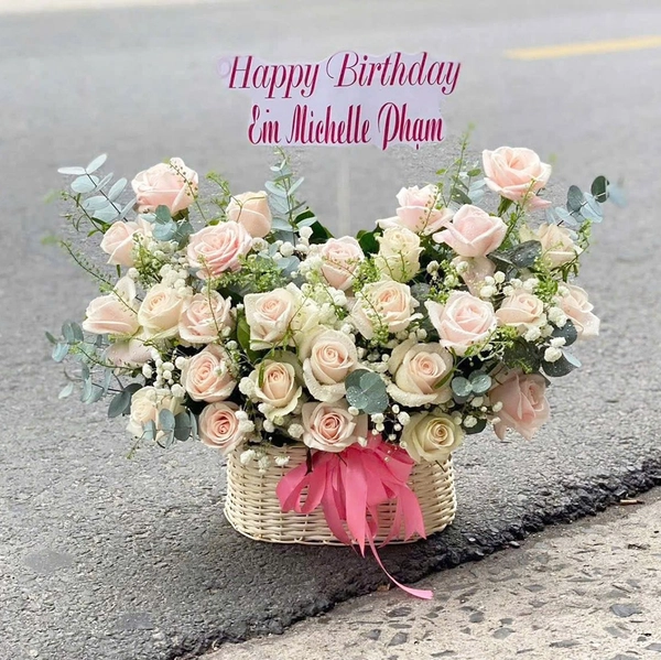 Giỏ Hoa Hồng Phấn Mix Baby Thanh Lịch