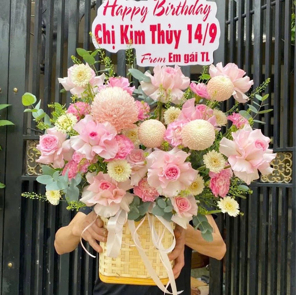 Lẵng Hoa Hồng Chúc Mừng Mix Cúc Ping Pong Yêu Thương