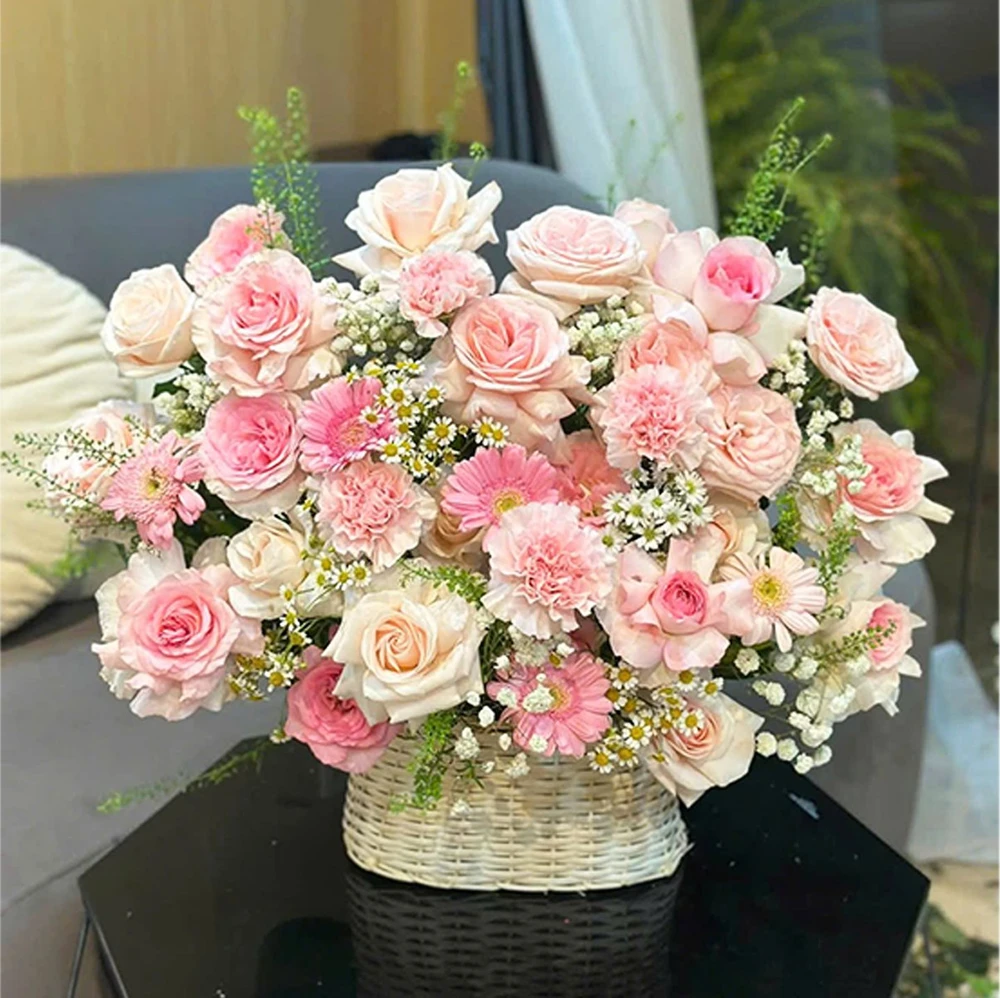 Giỏ Hoa Hồng Tươi Pastel Mix Cúc Calimero Mừng Kỉ Niệm