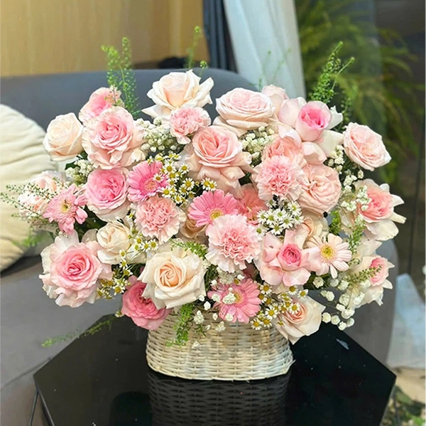 Giỏ Hoa Hồng Mix Cúc Calimero Dịu Mát