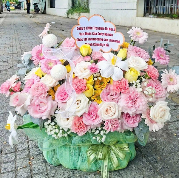 Giỏ Hoa Tone Hồng Chúc Mừng Lời Yêu Thương