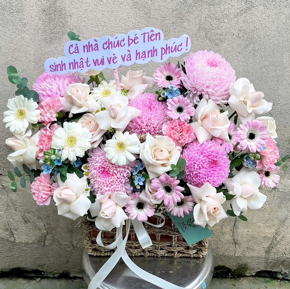 Giỏ Hoa Cúc Mẫu Đơn Mix Hoa Hồng Hạnh Phúc