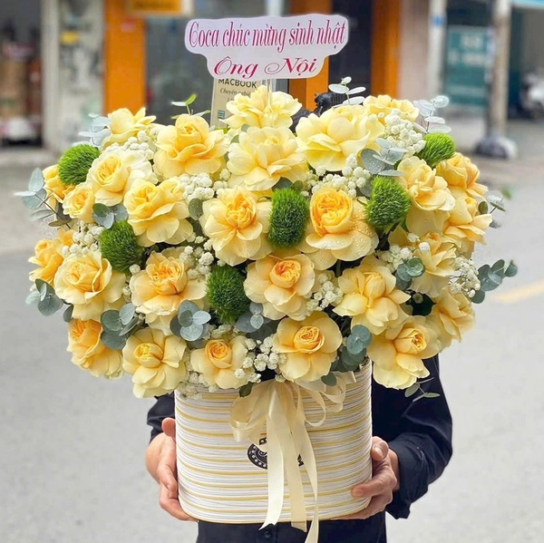 Giỏ Hoa Hồng Victor Vàng Đầy Sự Chân Thành