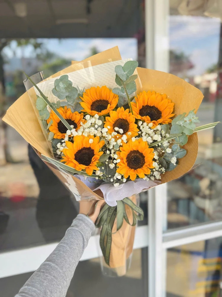 Bó Hoa Tươi Hướng Dương Tặng Tốt Nghiệp Bạn Bè