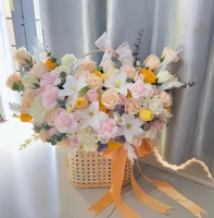 Giỏ Mây Hoa Hồng Pastel Phối Tulip Trắng Thanh Lịch