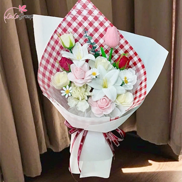 Bó 12 Bông Hoa Hồng Tỷ Muội Mix Hoa Tulip Đáng Yêu