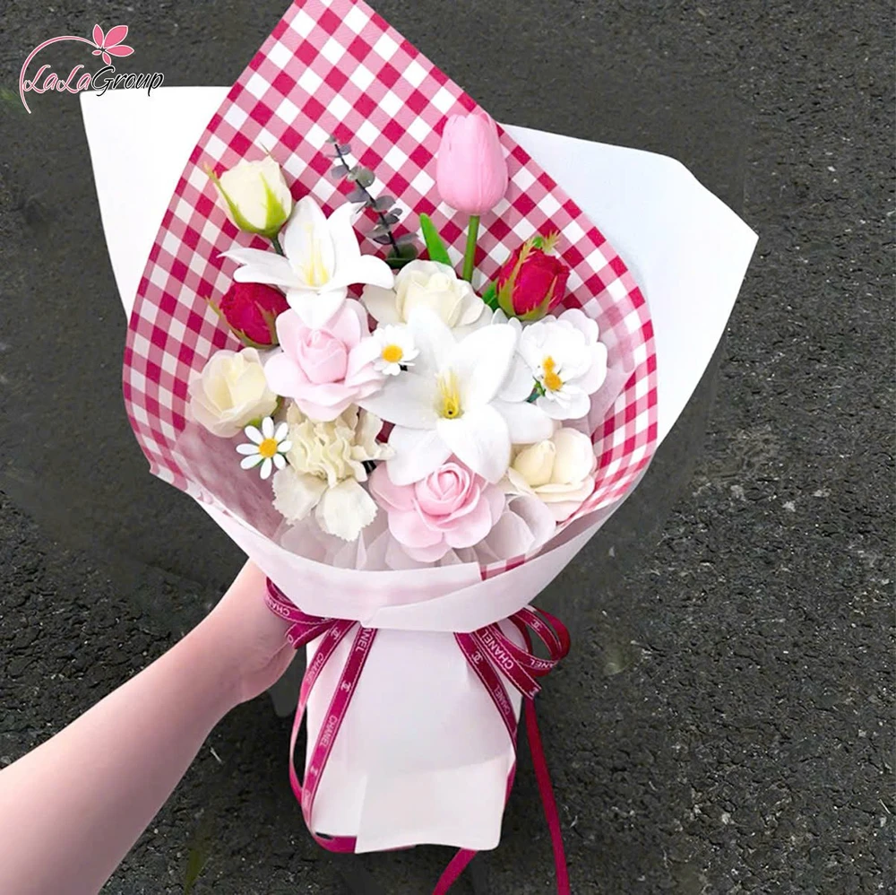 Bó 12 Bông Hoa Hồng Tỷ Muội Mix Hoa Tulip Đáng Yêu