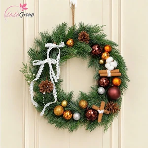Vòng nguyệt quế Noel 50cm kết hợp quả thông và nơ ren trắng